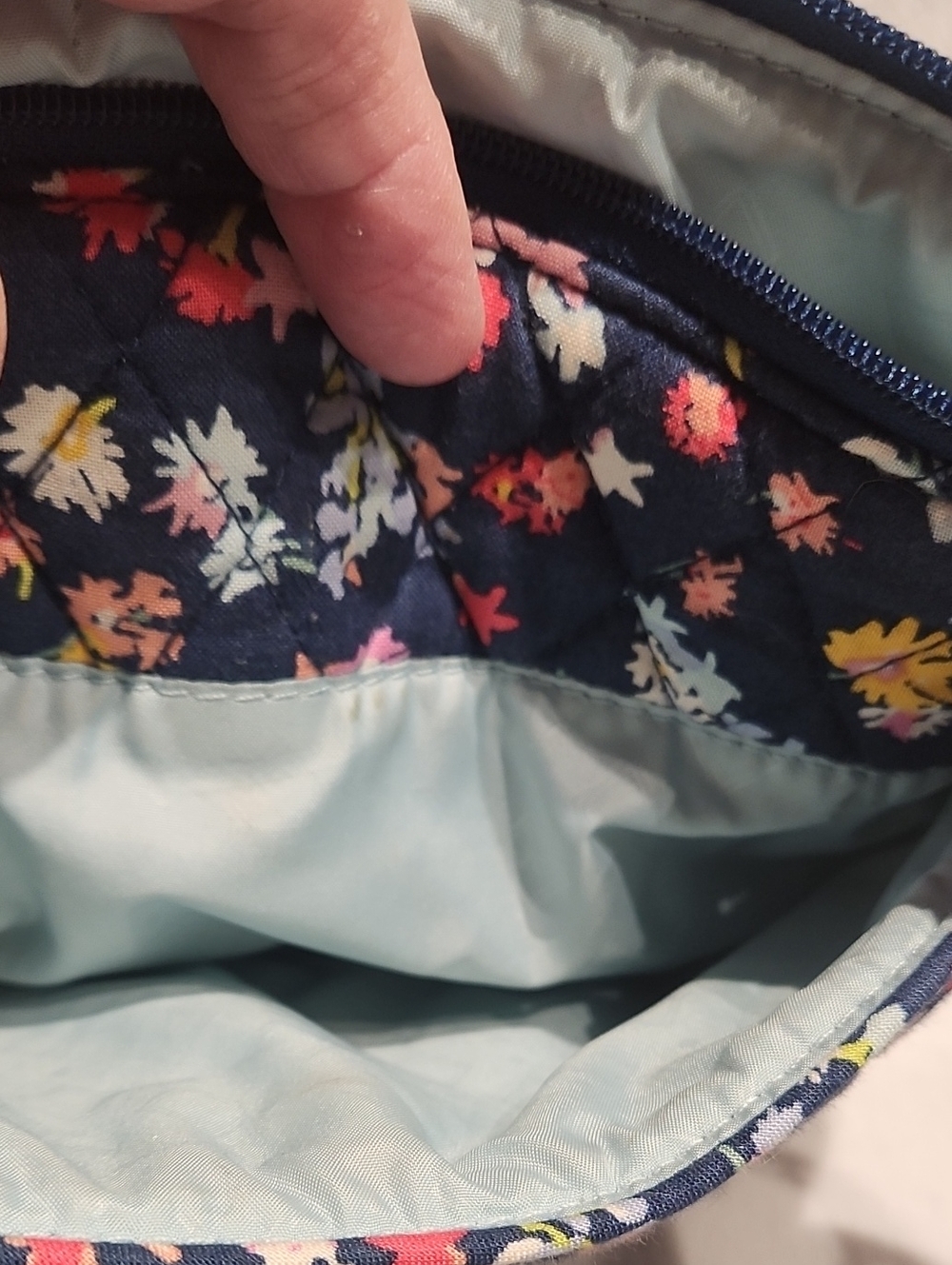 Vera Bradley Quilted Navy Floral Crossbody /missing Eye Glass Case - Picture 10 of 14